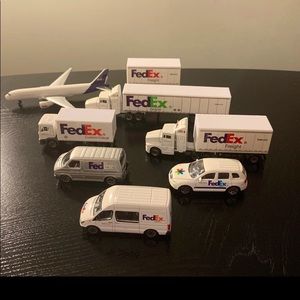 SOLD——FedEx car/truck set